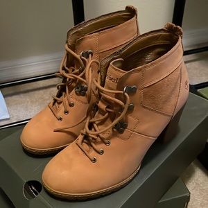 Size 9 timberland boots